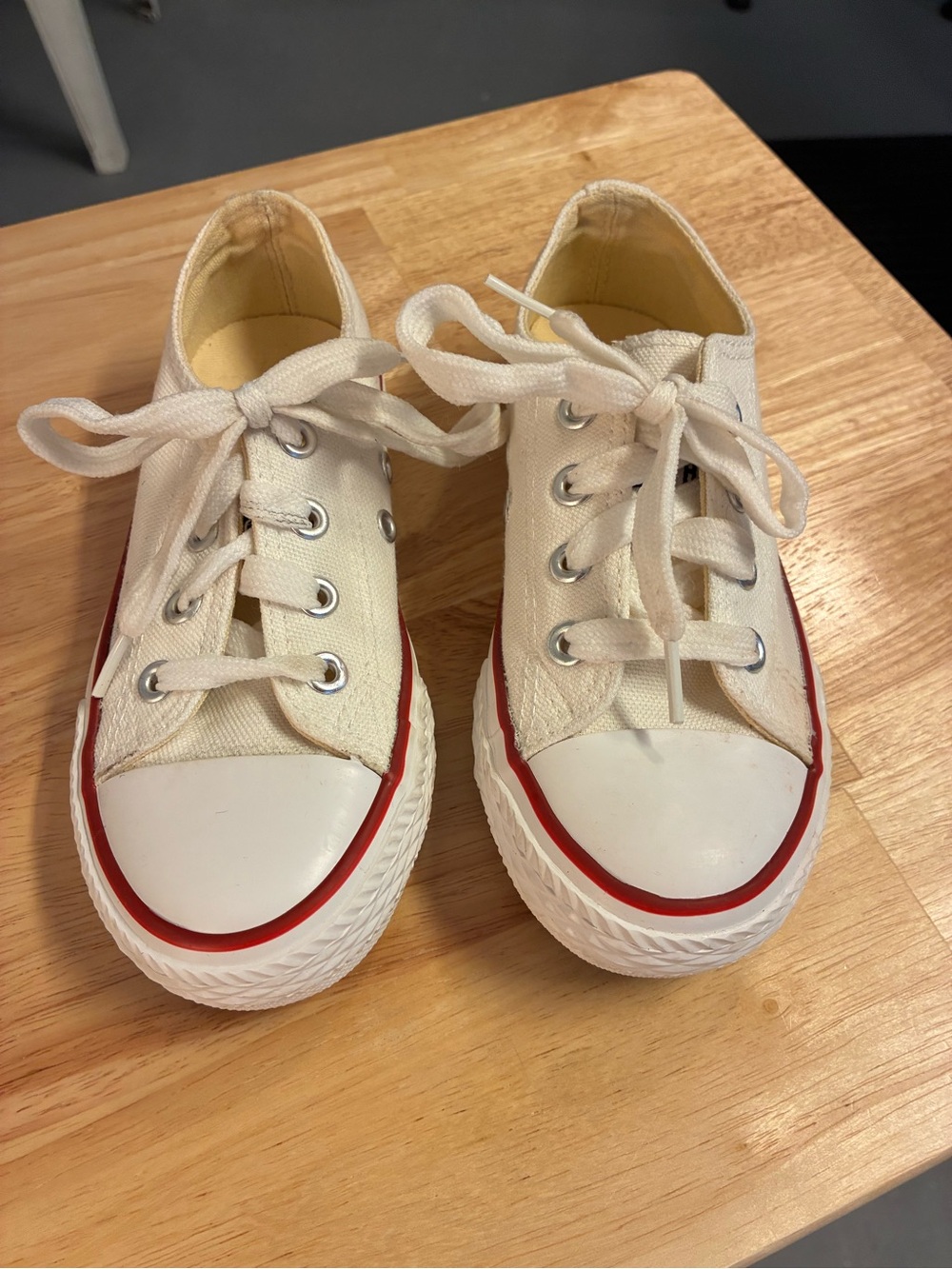 Kids Fashion OP DEE Brand Canvas Low-Top Sneakers in Off-White with Red Accent
